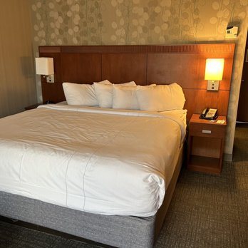 Sonesta Select Los Angeles LAX El Segundo — Guest room