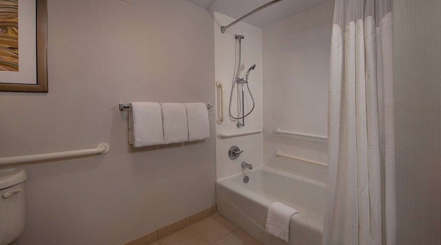 Sonesta Select Newark Christiana Mall — Bathroom