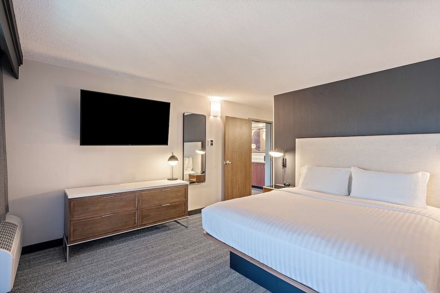 Sonesta Select Pleasant Hill — Guest room