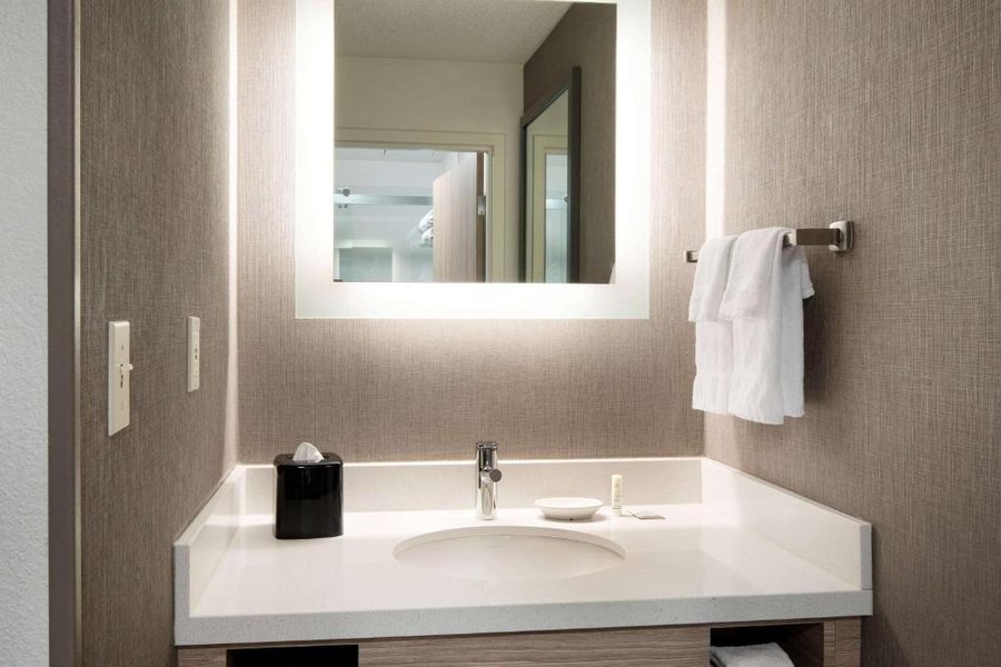 Sonesta Select Seattle Bellevue Redmond — Bathroom
