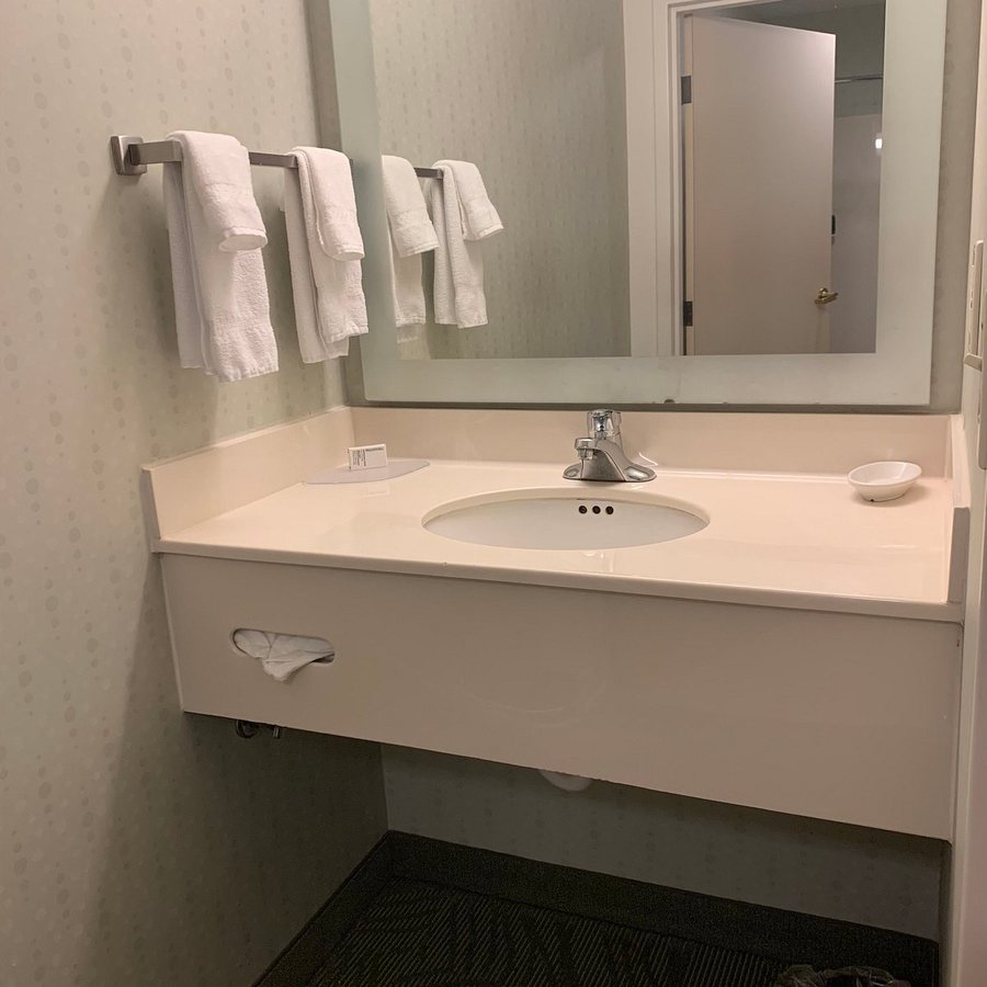 Sonesta Select Seattle Renton Suites — Bathroom