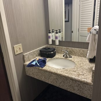 Sonesta Select Tempe Downtown — Bathroom