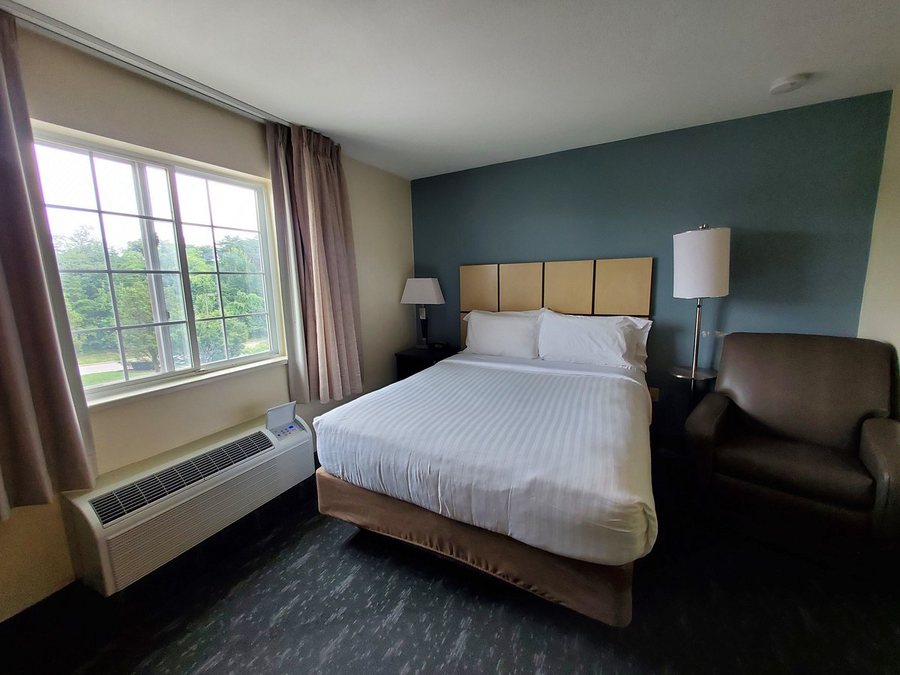Sonesta Simply Suites Baltimore BWI Airport — Guest room