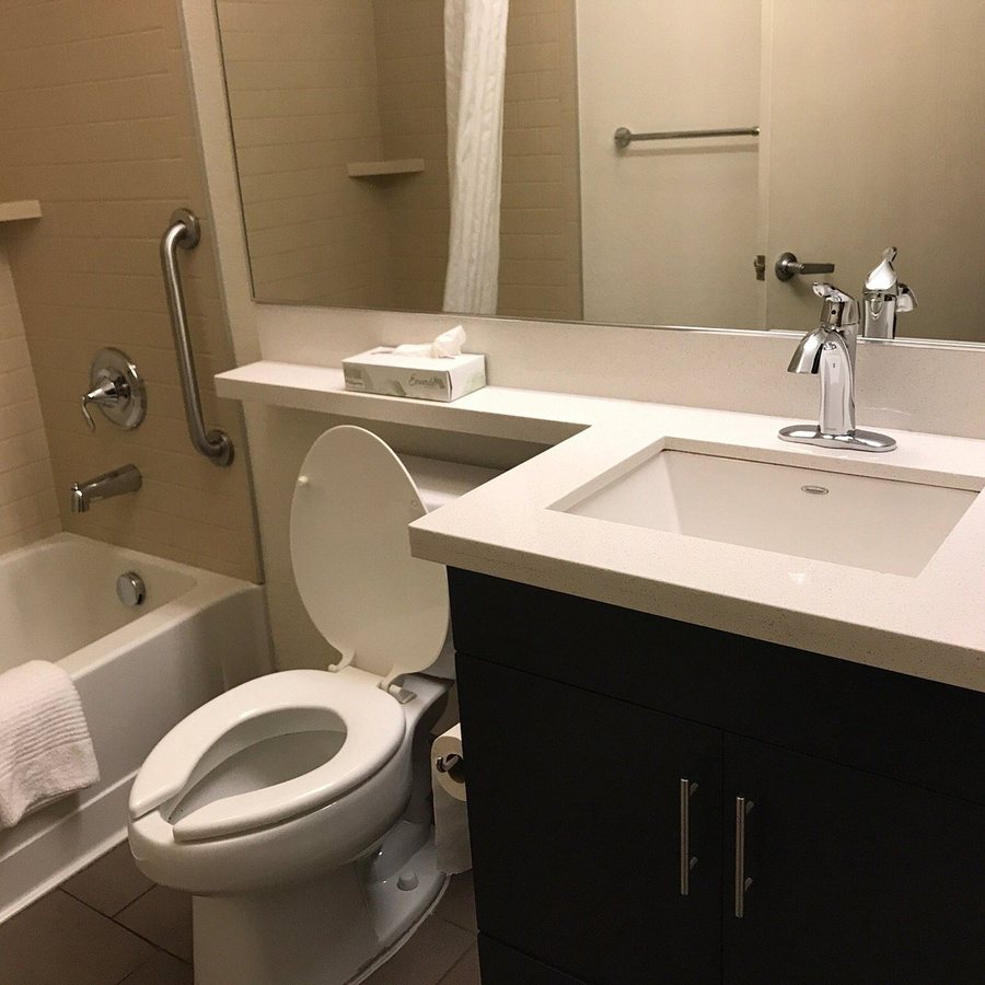 Sonesta Simply Suites Birmingham Hoover — Bathroom