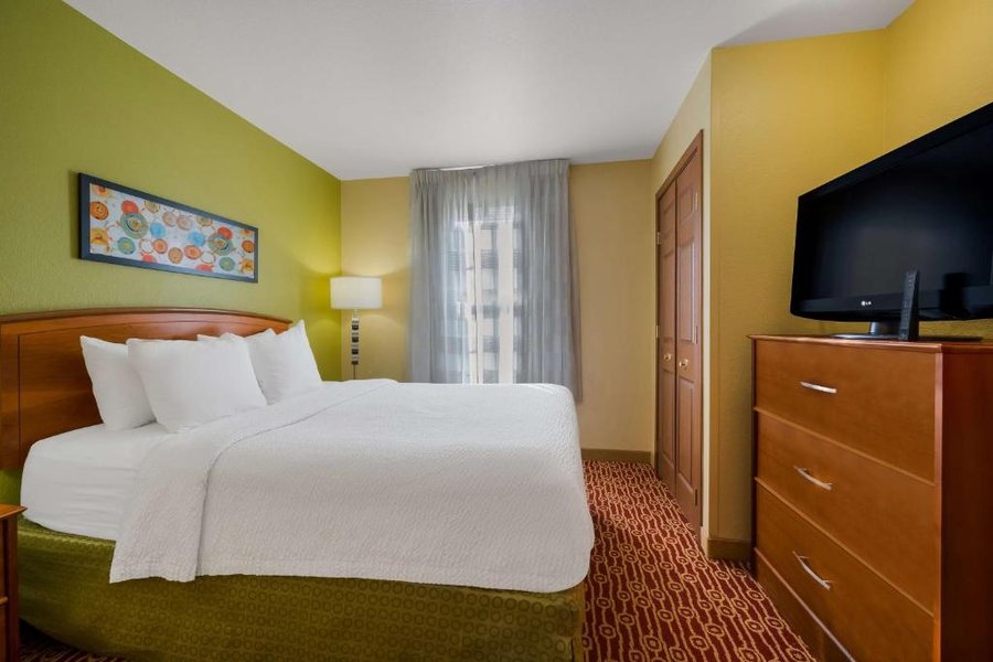 Sonesta Simply Suites Detroit Novi — Guest room