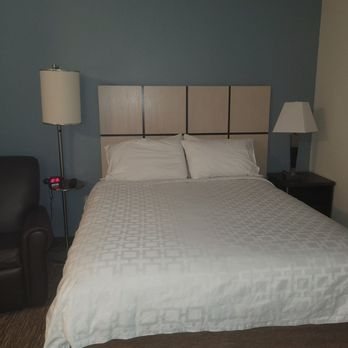 Sonesta Simply Suites Detroit Troy — Guest room