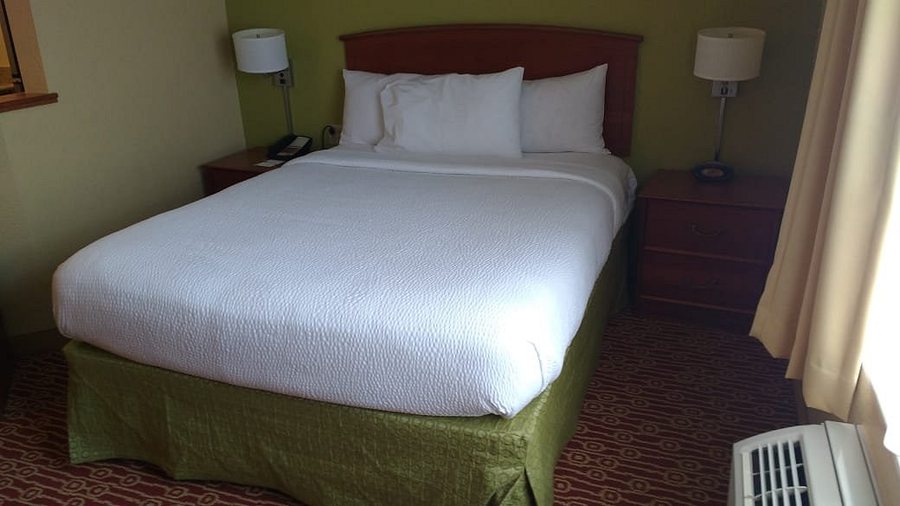 Sonesta Simply Suites Falls Church — Guest room