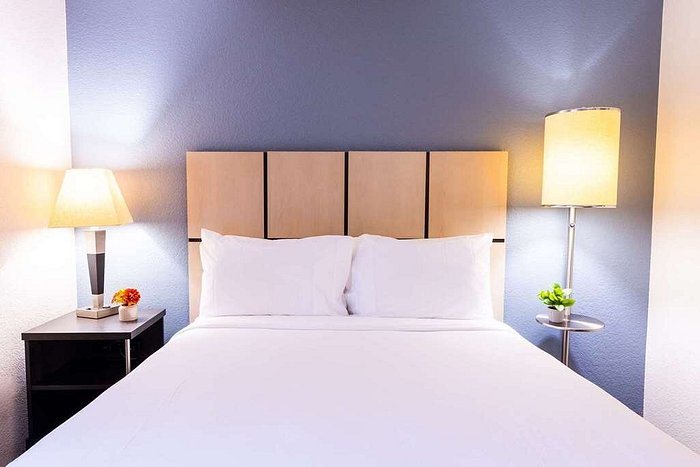 Sonesta Simply Suites Houston NASA Clear Lake — Guest room