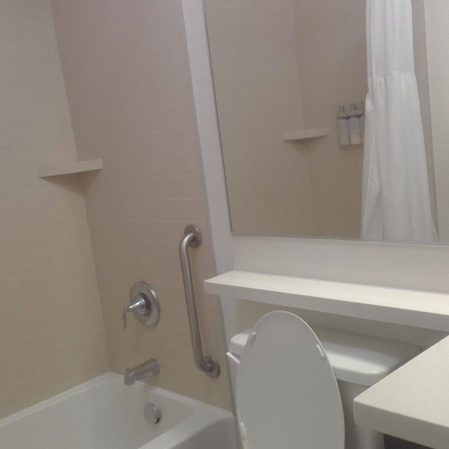 Sonesta Simply Suites Jacksonville Southpoint — Bathroom