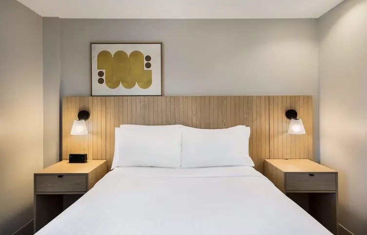 Sonesta Simply Suites Knoxville — Guest room