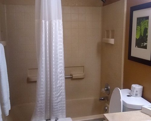 Sonesta Simply Suites Memphis East Poplar Pike — Bathroom