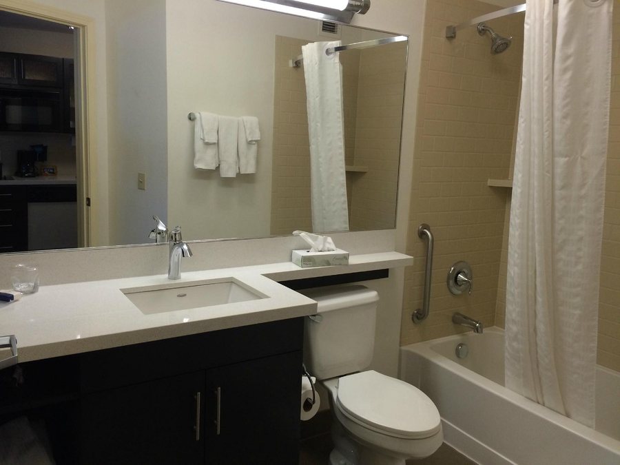 Sonesta Simply Suites Phoenix Tempe — Bathroom