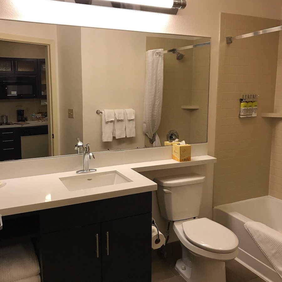 Sonesta Simply Suites Stafford — Bathroom