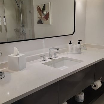 Sonesta White Plains Downtown — Bathroom
