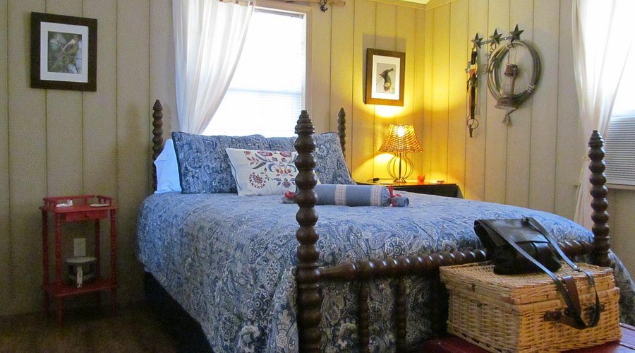 Songbird Prairie Bed Breakfast — Guest room