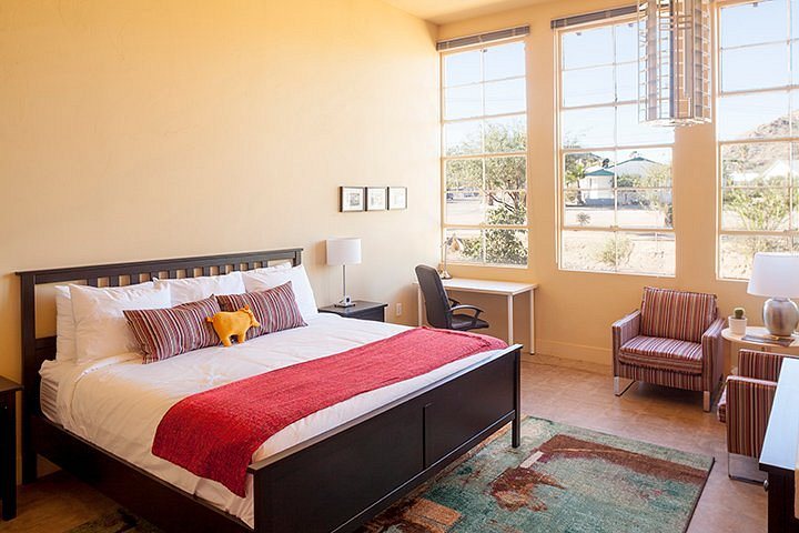 Sonoran Desert Inn Conference Center — Guest room