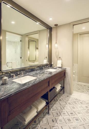 Sophy Hyde Park — Bathroom