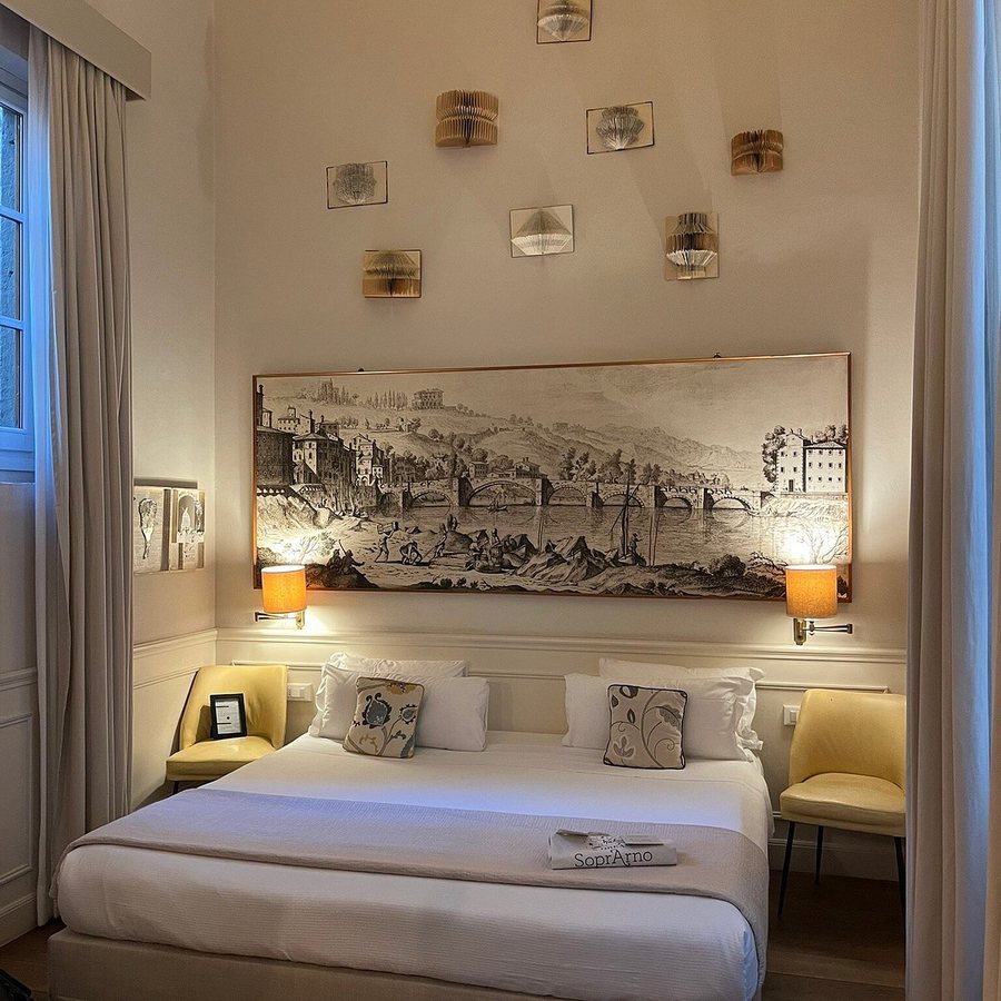 Soprarno Suites — Guest room