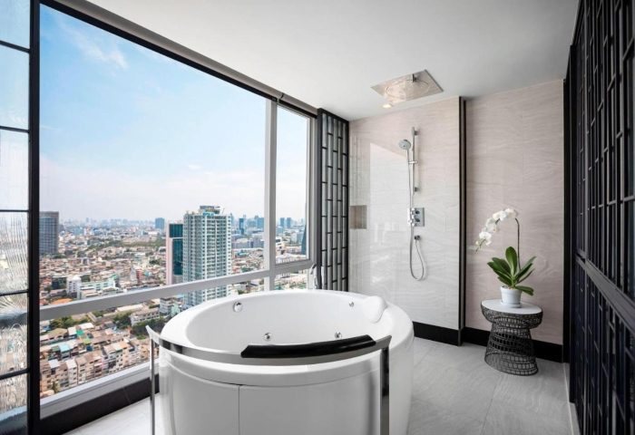 Sora Hotel Silom — Bathroom