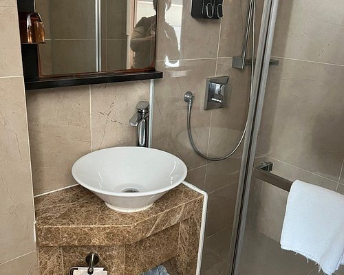 Soravit on Granville — Bathroom