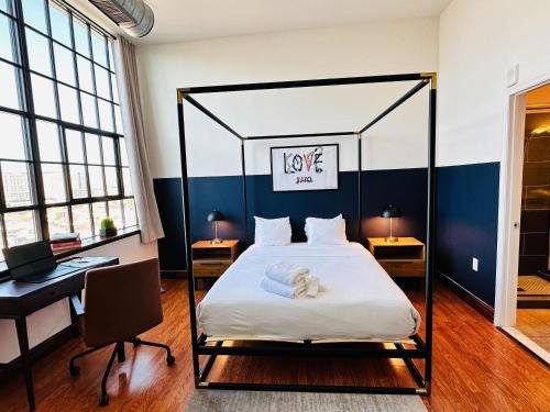 Sosuite at Independence Lofts Callowhill — Guest room
