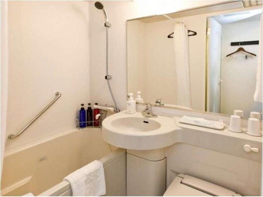 Sotetsu Fresa Inn Tokyo Akasaka — Bathroom