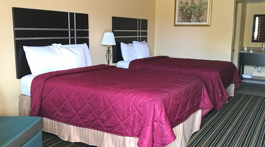 Soudersburg Motel — Guest room