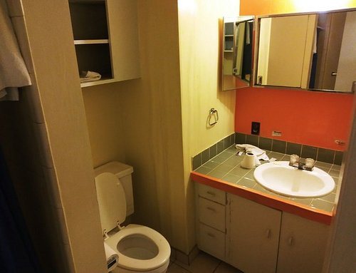South Beach Inn Boutique Beach Motel — Bathroom
