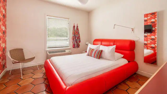 South Congress — Guest room