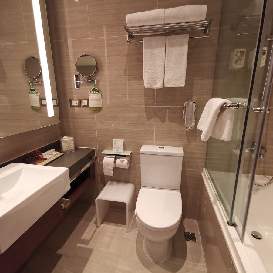 South Pacific Hotel — Bathroom