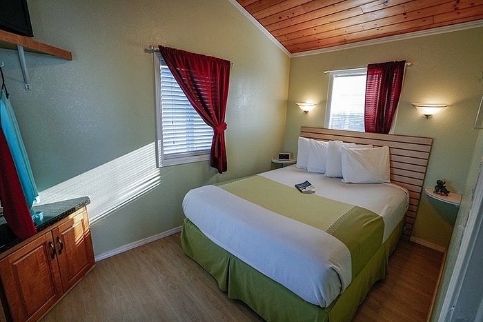 South Padre Island KOA Holiday — Guest room