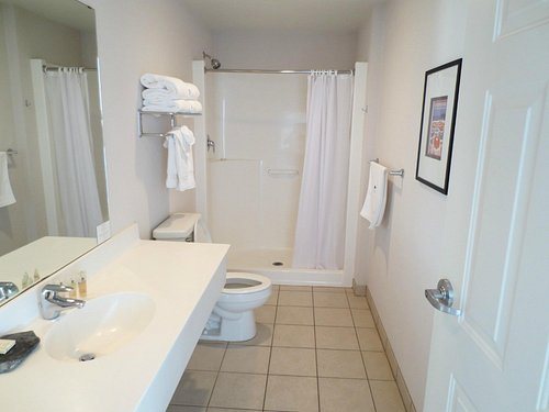 South Pier Inn — Bathroom