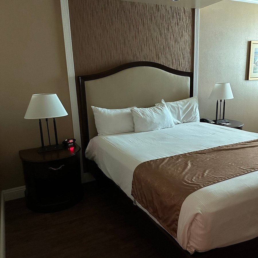 South Point Hotel Casino and Spa Las Vegas Nevada — Guest room