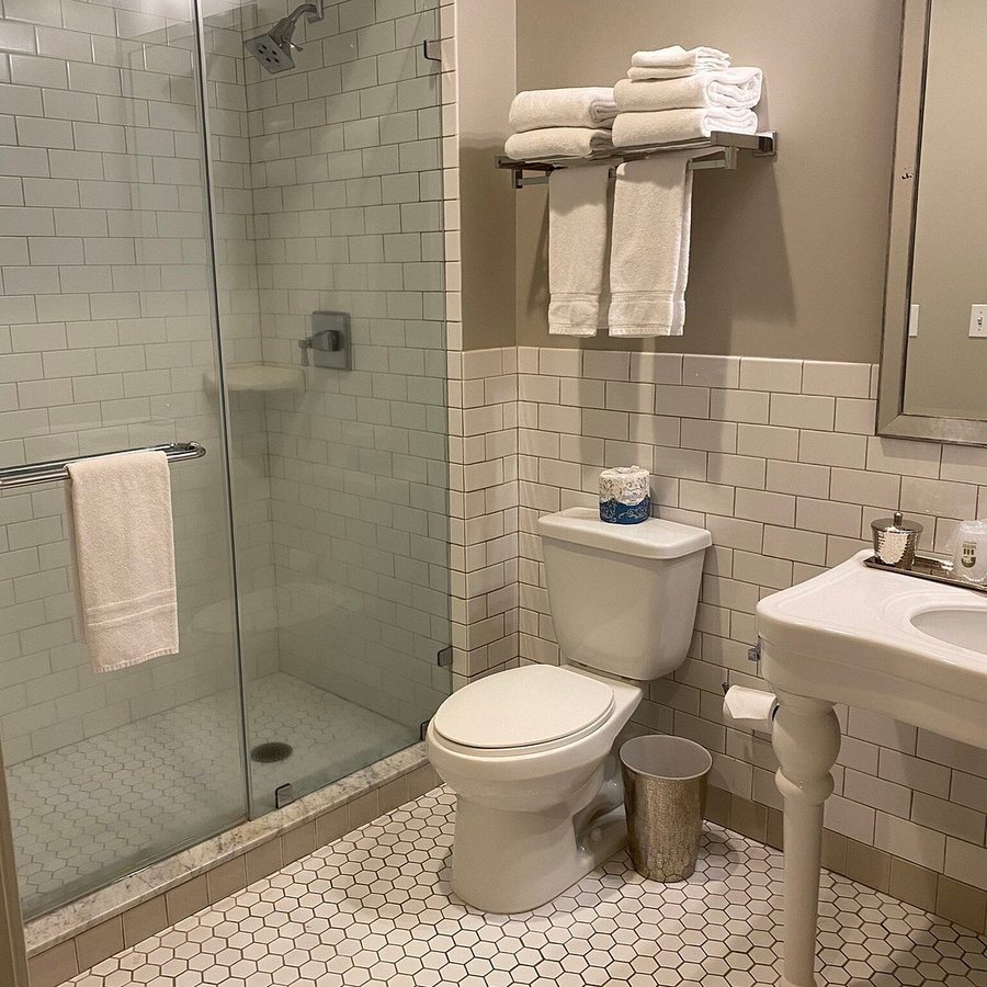 Southern Hotel — Bathroom