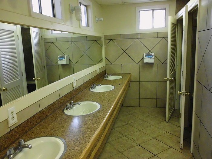 Southern Retreat RV Park — Bathroom
