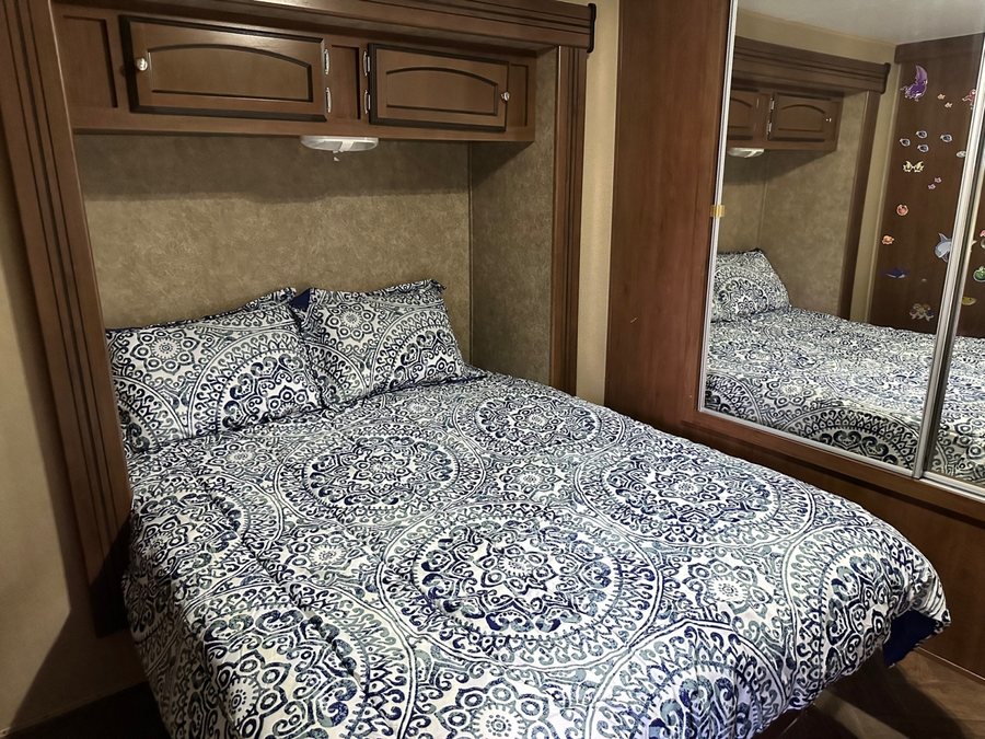 Southern Retreat RV Park — Guest room