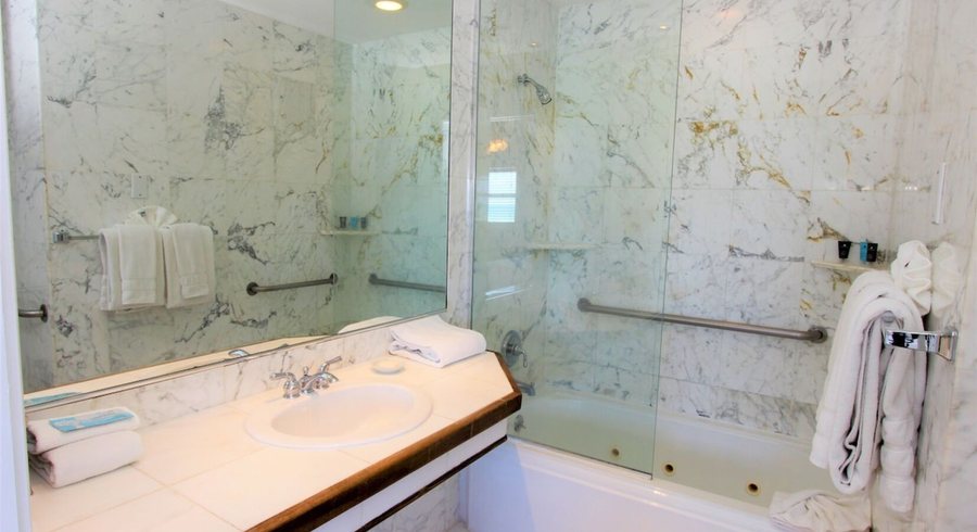 Southernmost House Key West — Bathroom