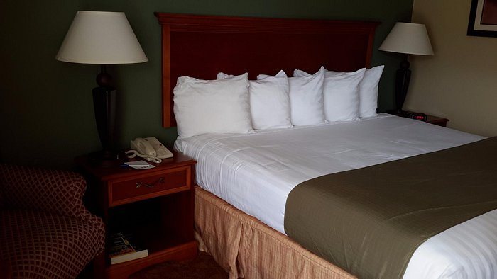 Southlake Inn — Guest room