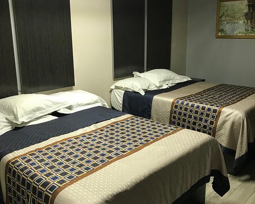 SouthTown S A Inn — Guest room