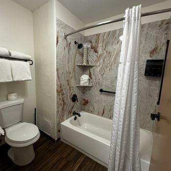 Southwest Inn At Sedona — Bathroom