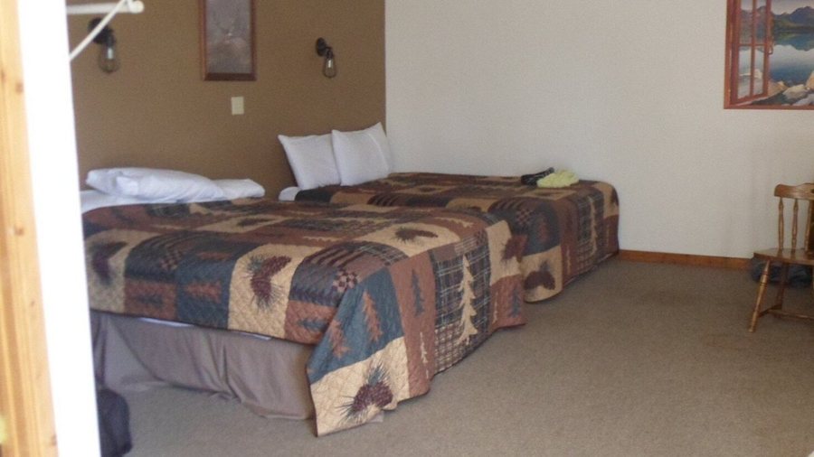 Spa Hot Springs Motel — Guest room