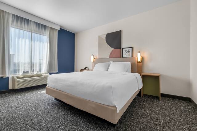 Spark by Hilton Amarillo Western Plaza — Guest room