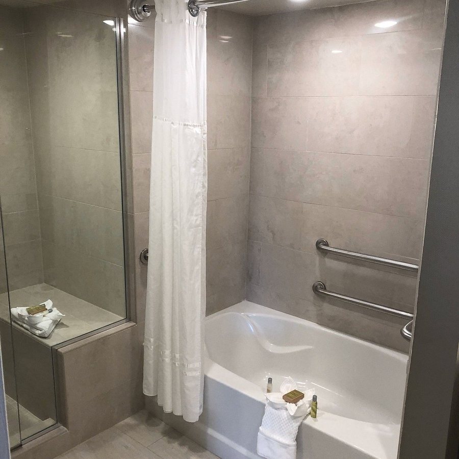 Spark By Hilton Denver Tech Center Greenwood Village — Bathroom