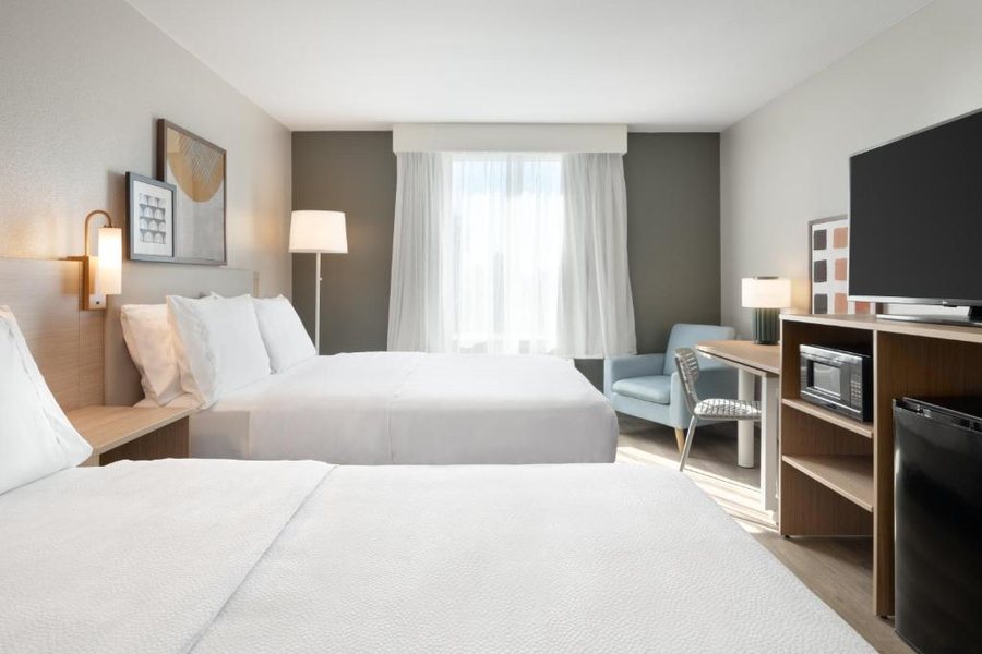 Spark By Hilton Destin — Guest room