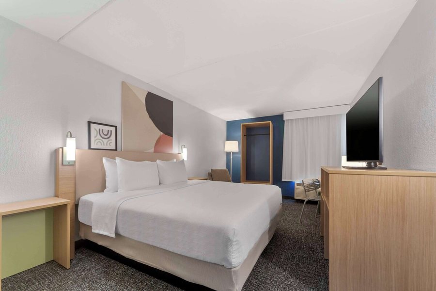 Spark by Hilton Grand Prairie — Guest room