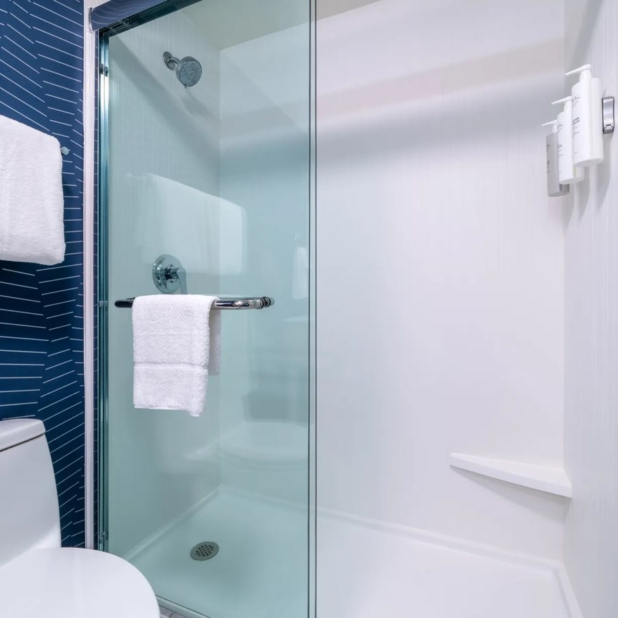 Spark By Hilton Green Bay — Bathroom