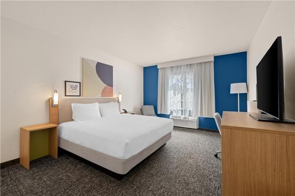 Spark by Hilton Homewood Birmingham — Guest room