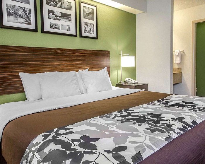 Spark by Hilton Louisville Airport — Guest room