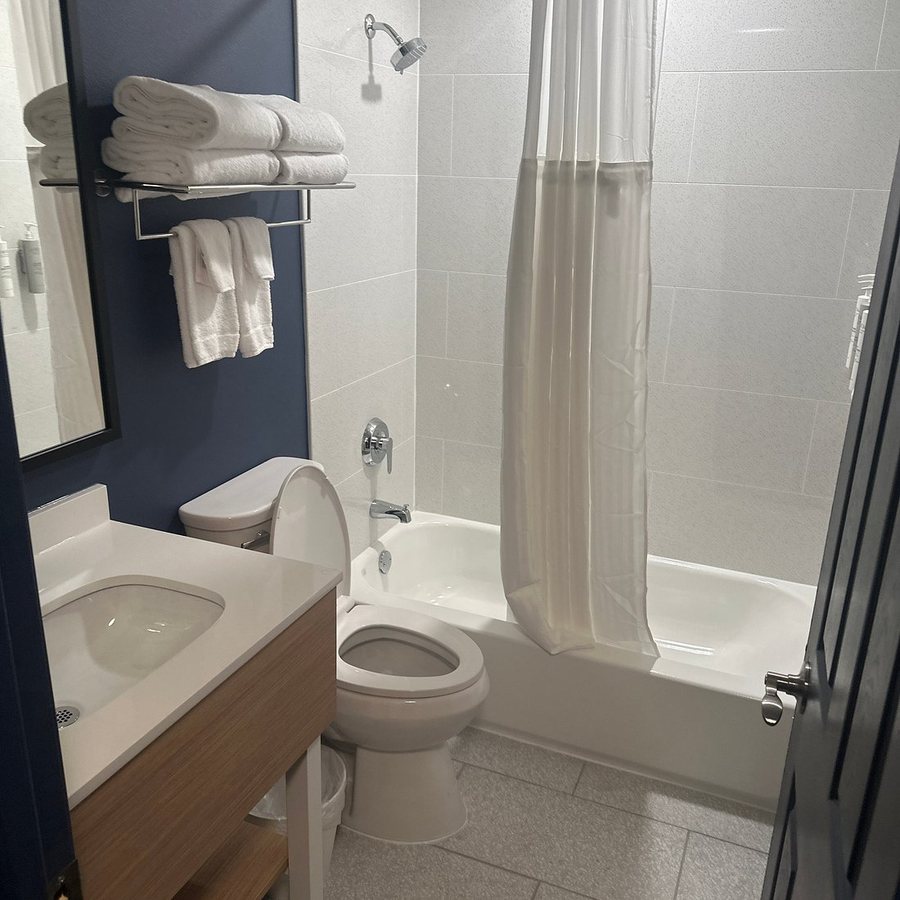 Spark By Hilton Norfolk — Bathroom