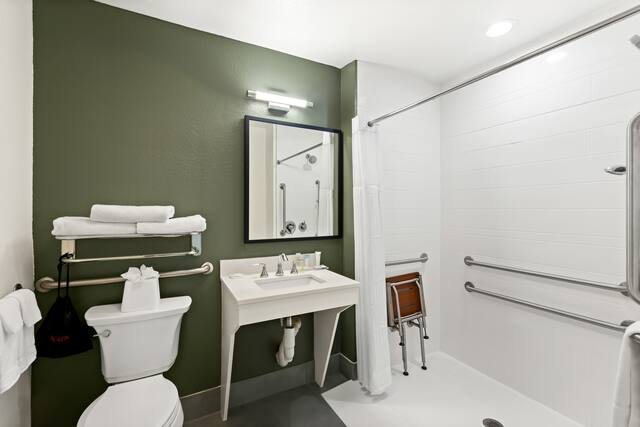 Spark By Hilton Panama City Beach — Bathroom